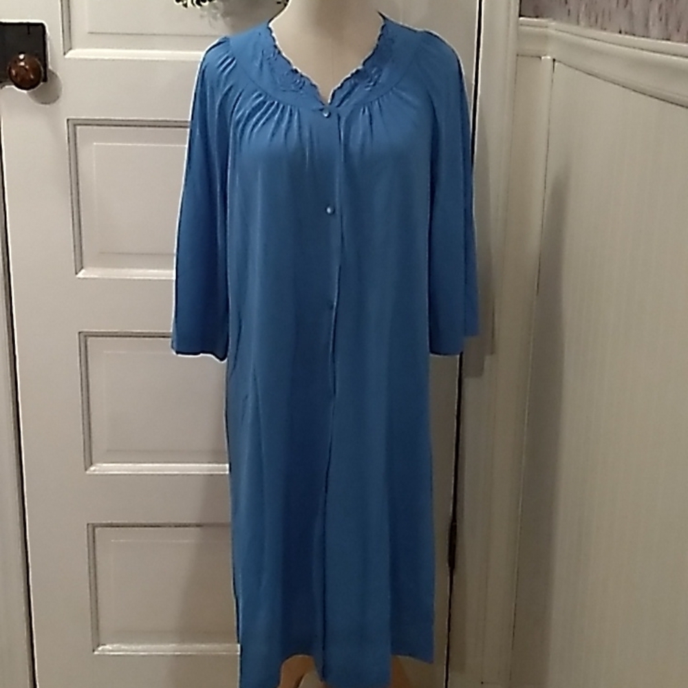 Vintage grandma 👵granny chic blue robe small Shadowline
